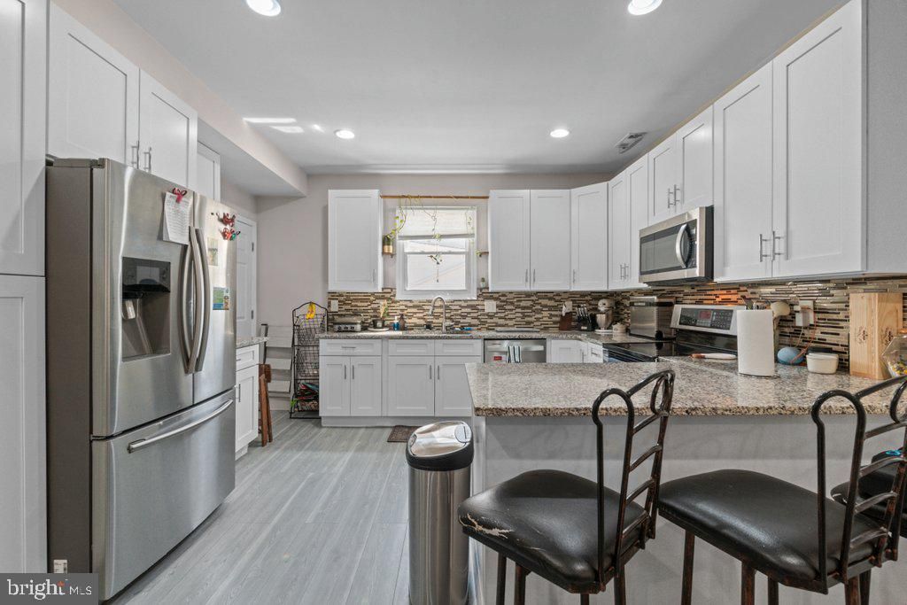 Image 12 of property listing at 324 LAUREL AVE, Laurel, MD 20707