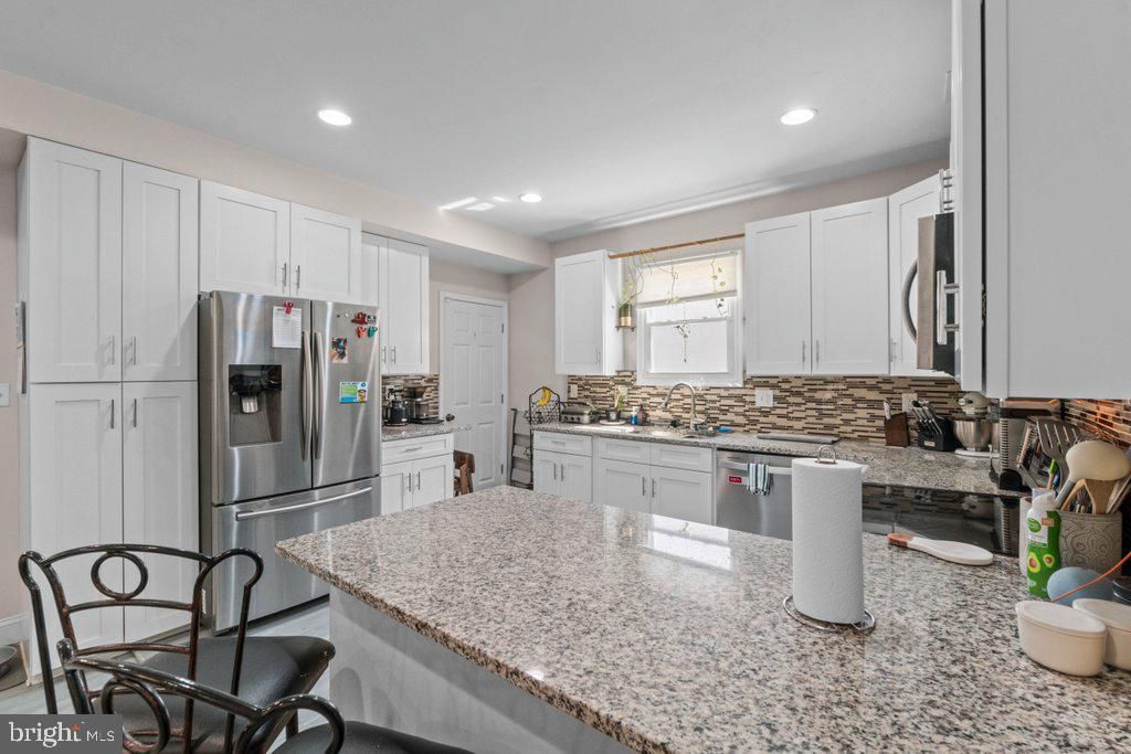 Image 13 of property listing at 324 LAUREL AVE, Laurel, MD 20707