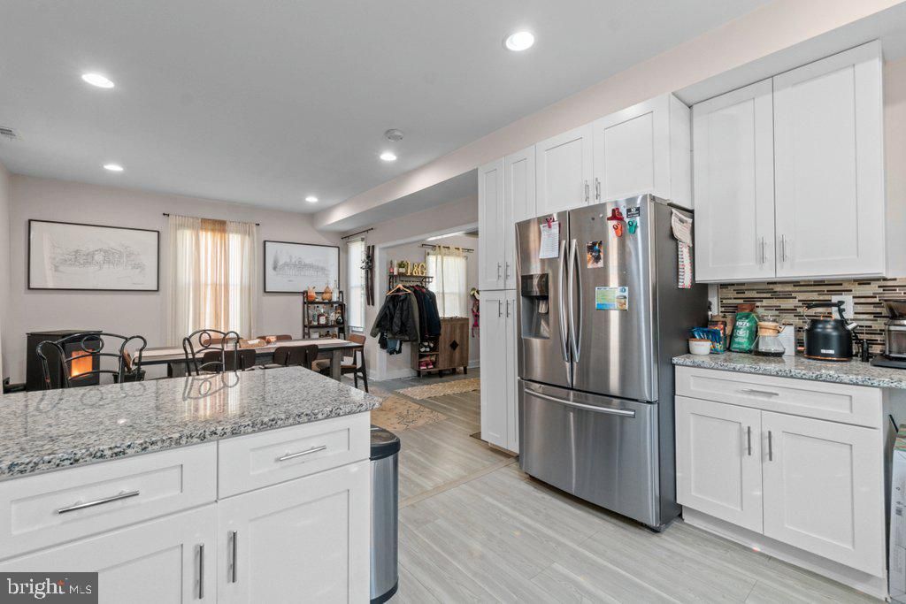 Image 16 of property listing at 324 LAUREL AVE, Laurel, MD 20707