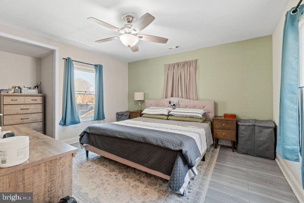 Image 19 of property listing at 324 LAUREL AVE, Laurel, MD 20707