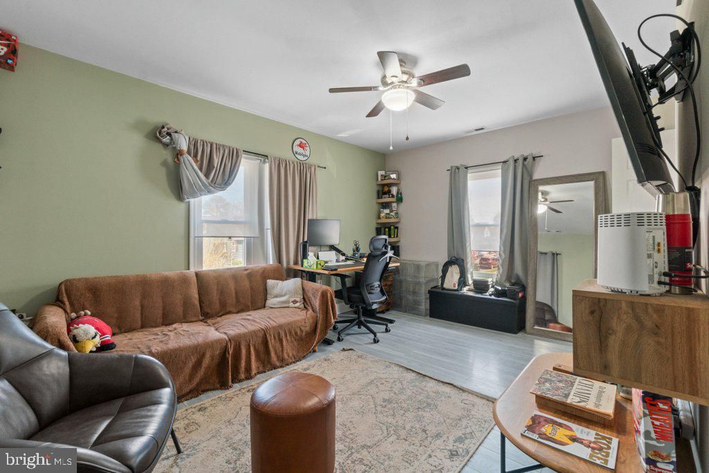 Image 27 of property listing at 324 LAUREL AVE, Laurel, MD 20707