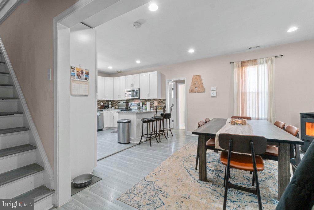 Image 3 of property listing at 324 LAUREL AVE, Laurel, MD 20707