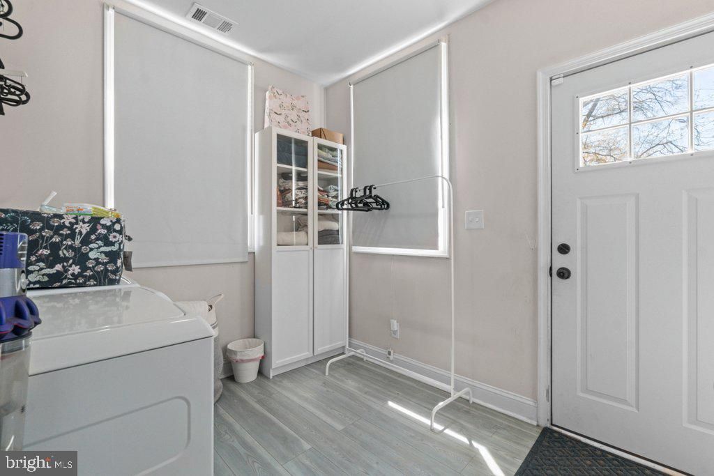 Image 30 of property listing at 324 LAUREL AVE, Laurel, MD 20707