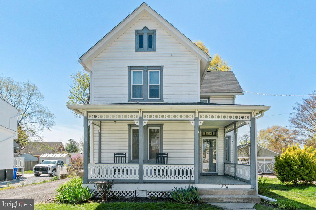 Image 31 of property listing at 324 LAUREL AVE, Laurel, MD 20707