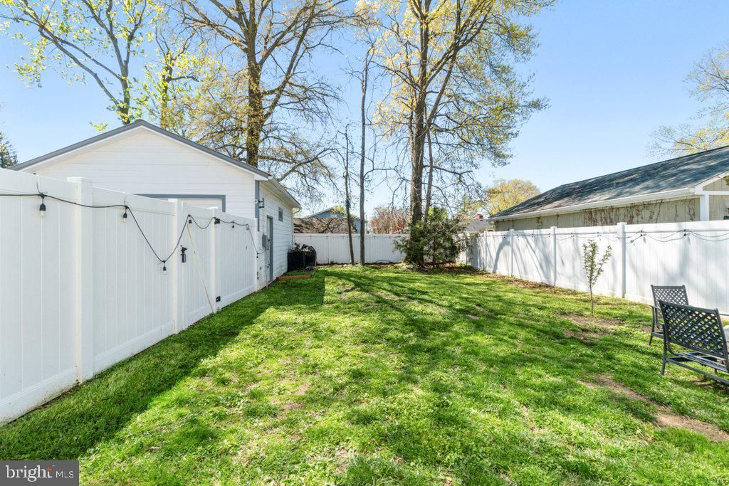 Image 34 of property listing at 324 LAUREL AVE, Laurel, MD 20707
