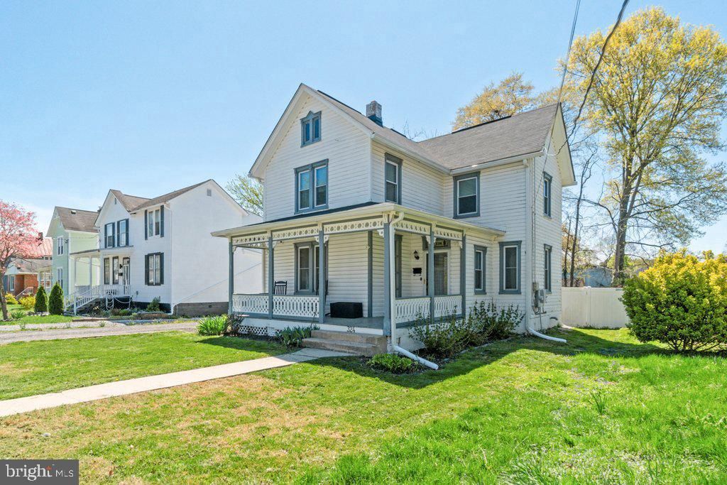 Image 37 of property listing at 324 LAUREL AVE, Laurel, MD 20707