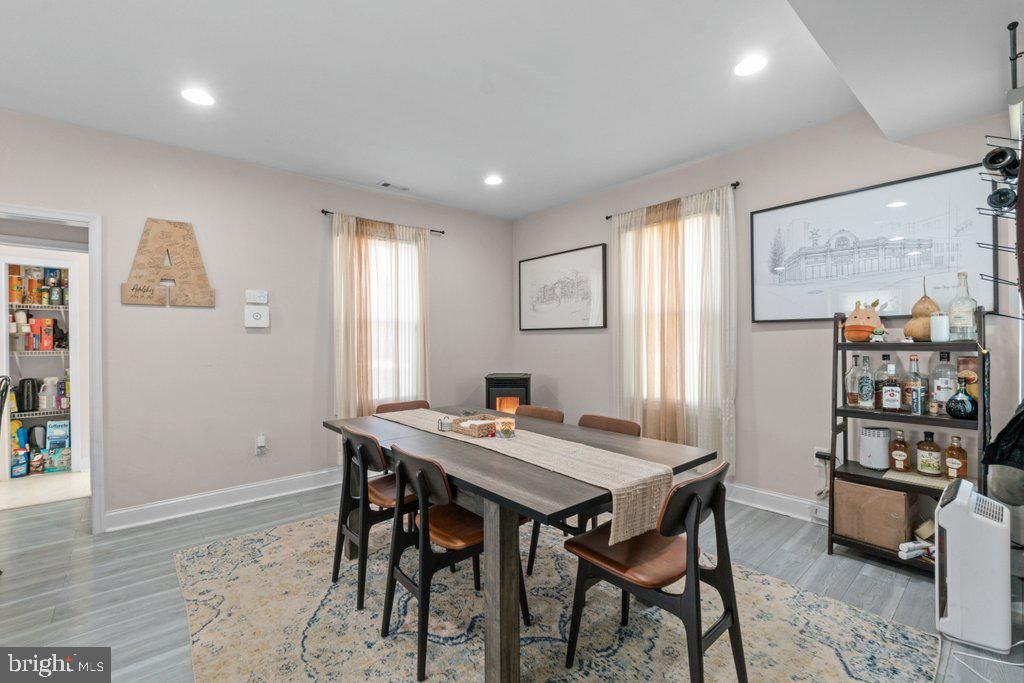 Image 7 of property listing at 324 LAUREL AVE, Laurel, MD 20707