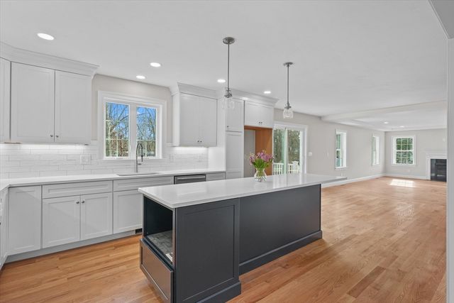 20 Sophie Ruth Way, Tewksbury, MA 01876