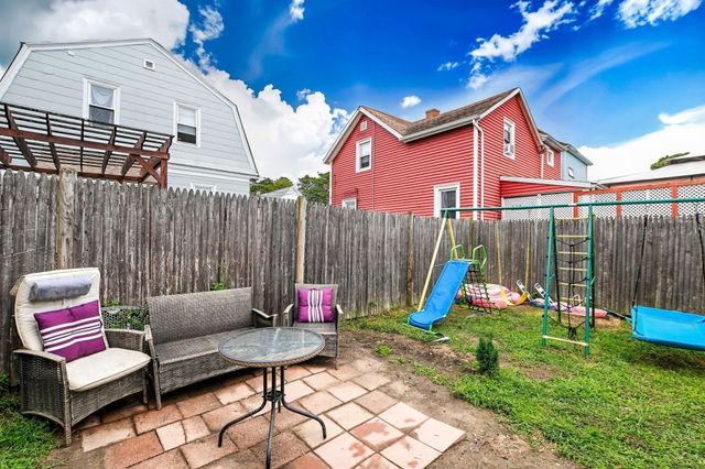 118 Parker St, New Bedford, MA 02740