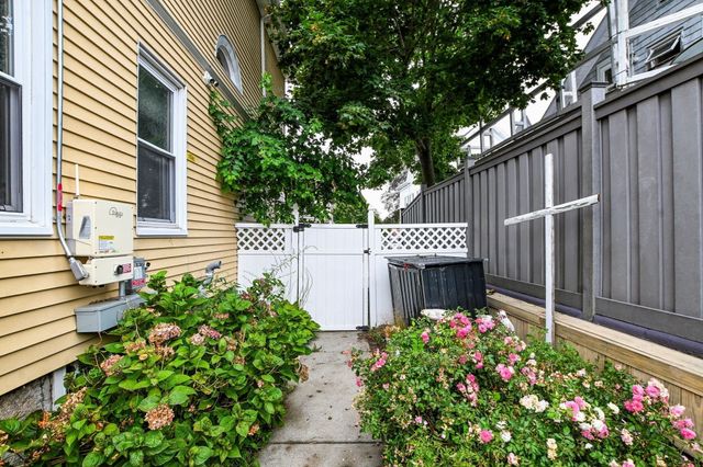 118 Parker St, New Bedford, MA 02740
