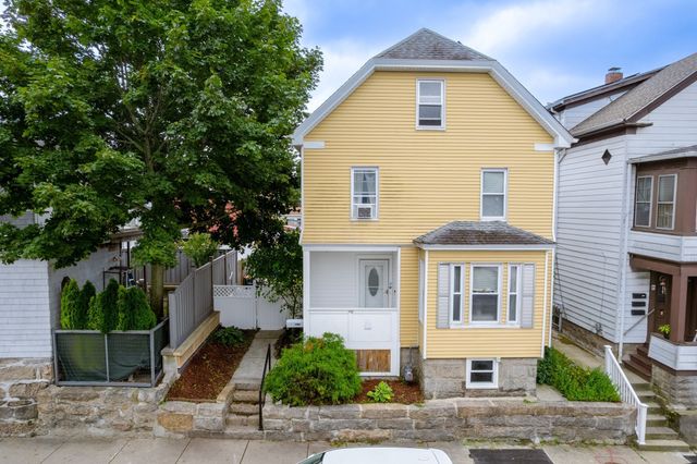 118 Parker St, New Bedford, MA 02740