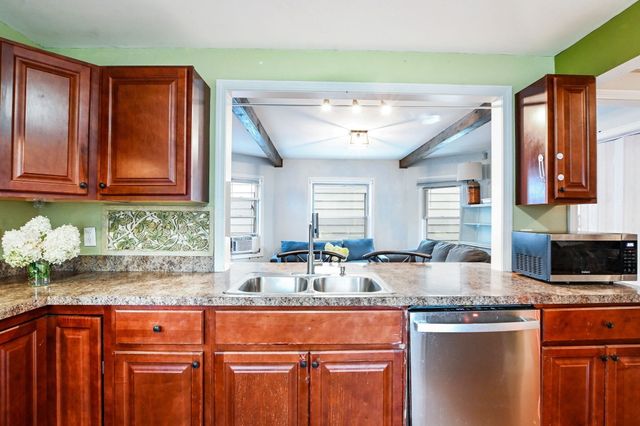 118 Parker St, New Bedford, MA 02740