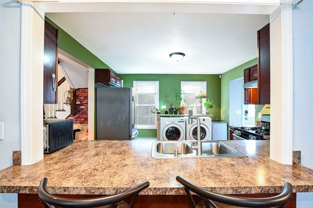 118 Parker St, New Bedford, MA 02740