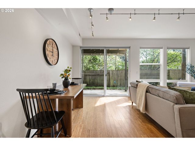 327 RUSTIC Pl 35, Eugene, OR 97401