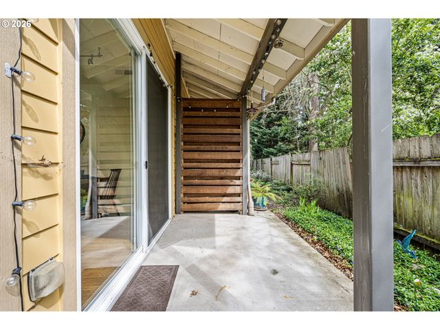 327 RUSTIC Pl 35, Eugene, OR 97401