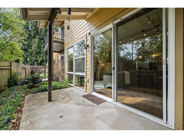 327 RUSTIC Pl 35, Eugene, OR 97401