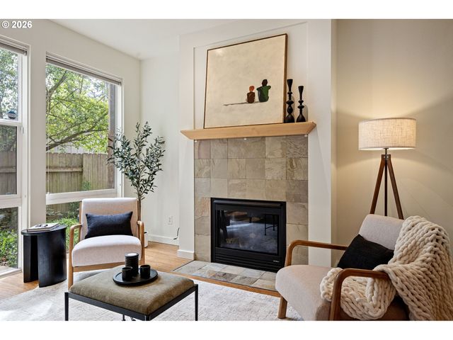 327 RUSTIC Pl 35, Eugene, OR 97401