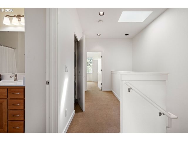 327 RUSTIC Pl 35, Eugene, OR 97401