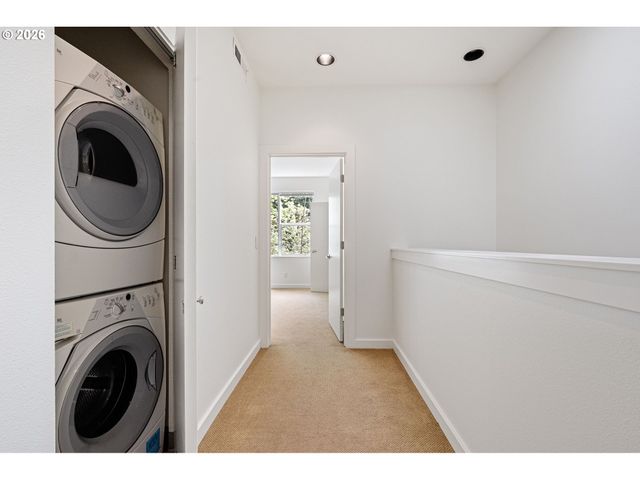 327 RUSTIC Pl 35, Eugene, OR 97401