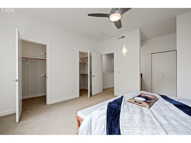 327 RUSTIC Pl 35, Eugene, OR 97401