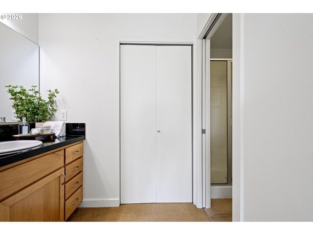 327 RUSTIC Pl 35, Eugene, OR 97401