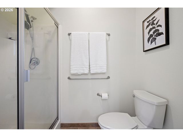 327 RUSTIC Pl 35, Eugene, OR 97401