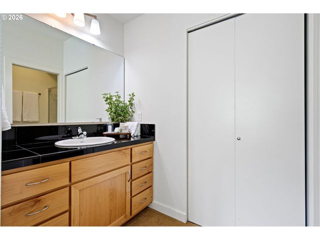 327 RUSTIC Pl 35, Eugene, OR 97401