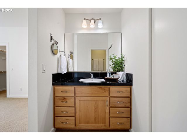 327 RUSTIC Pl 35, Eugene, OR 97401