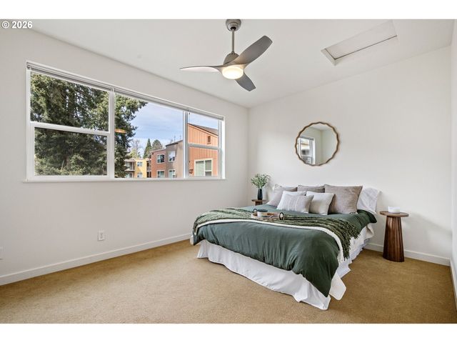 327 RUSTIC Pl 35, Eugene, OR 97401