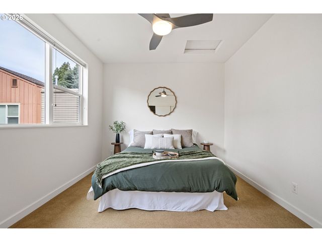 327 RUSTIC Pl 35, Eugene, OR 97401