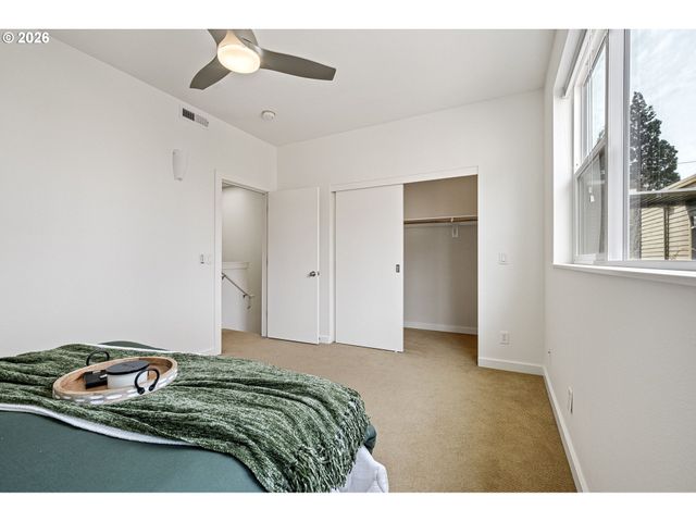 327 RUSTIC Pl 35, Eugene, OR 97401