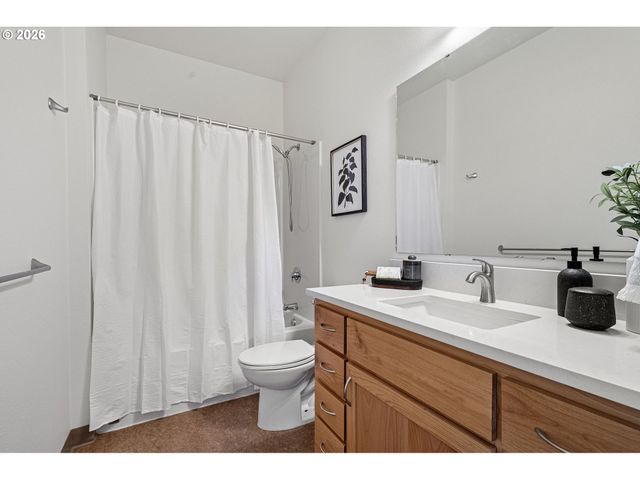 327 RUSTIC Pl 35, Eugene, OR 97401