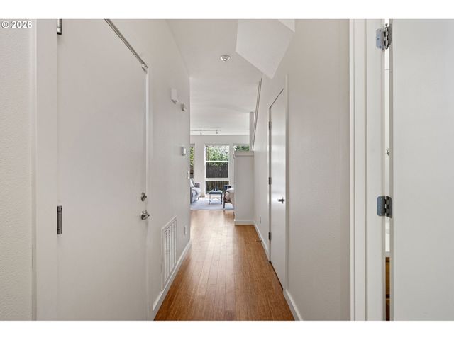 327 RUSTIC Pl 35, Eugene, OR 97401