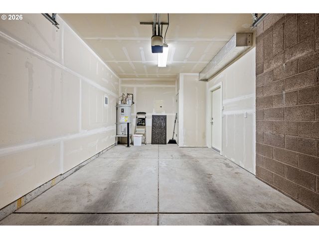 327 RUSTIC Pl 35, Eugene, OR 97401