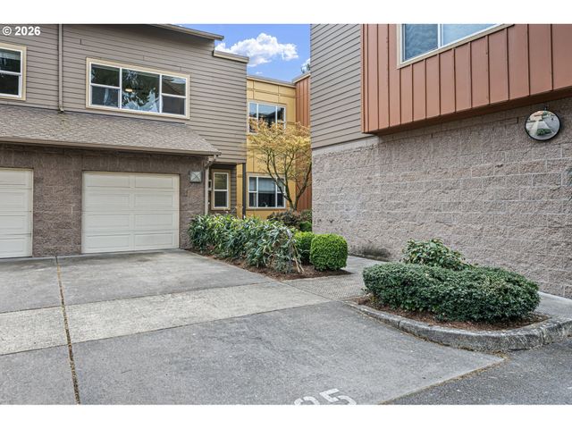 327 RUSTIC Pl 35, Eugene, OR 97401
