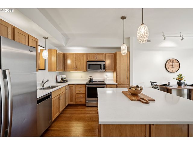 327 RUSTIC Pl 35, Eugene, OR 97401