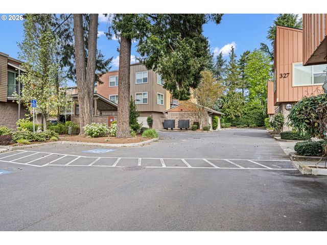 327 RUSTIC Pl 35, Eugene, OR 97401