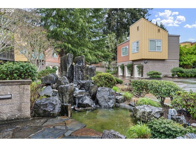 327 RUSTIC Pl 35, Eugene, OR 97401