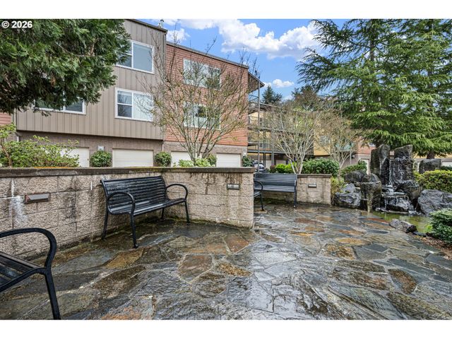 327 RUSTIC Pl 35, Eugene, OR 97401