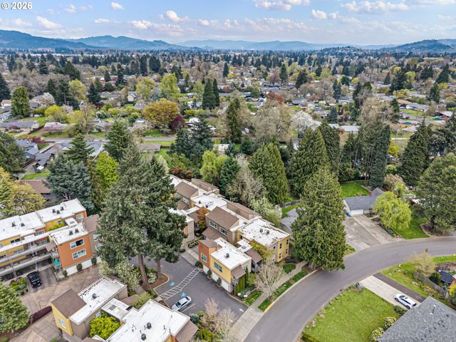 327 RUSTIC Pl 35, Eugene, OR 97401