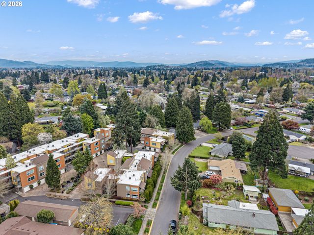 327 RUSTIC Pl 35, Eugene, OR 97401