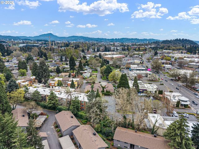 327 RUSTIC Pl 35, Eugene, OR 97401