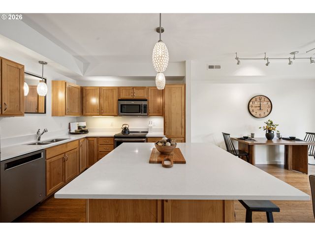 327 RUSTIC Pl 35, Eugene, OR 97401