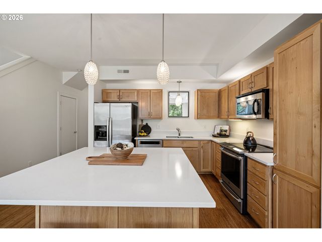 327 RUSTIC Pl 35, Eugene, OR 97401