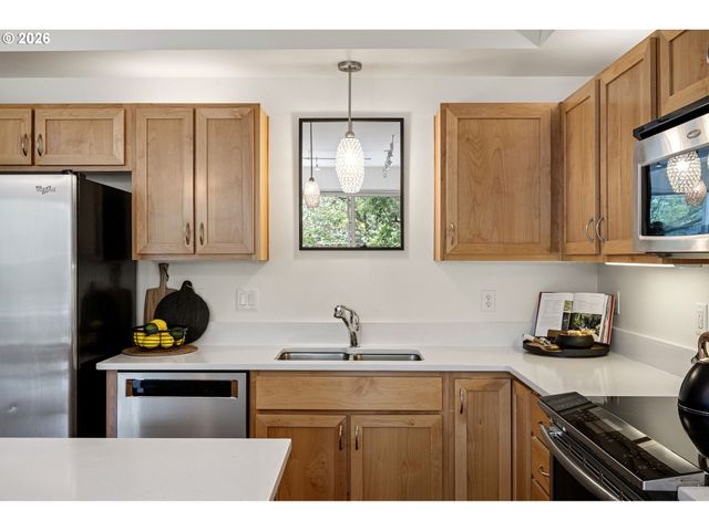 327 RUSTIC Pl 35, Eugene, OR 97401