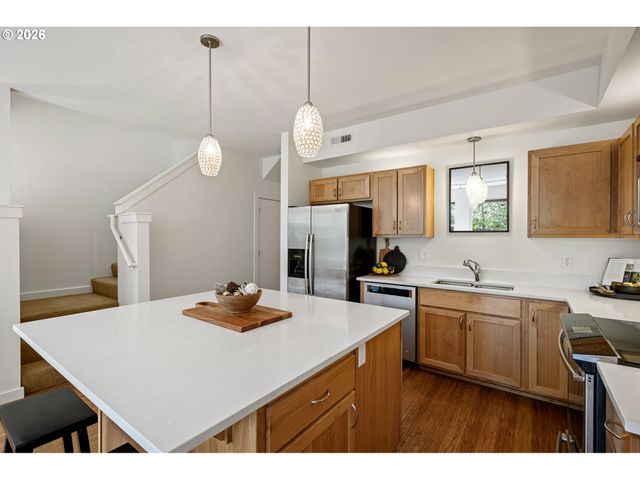 327 RUSTIC Pl 35, Eugene, OR 97401