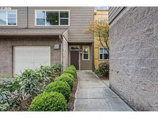 327 RUSTIC Pl 35, Eugene, OR 97401