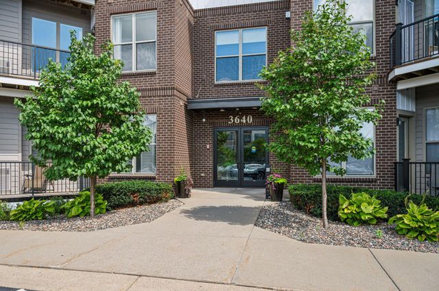 3640 Wooddale Avenue S 111, Saint Louis Park, MN 55416