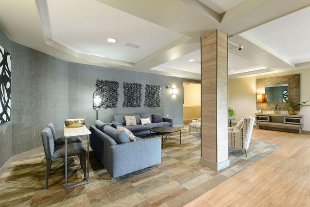 3640 Wooddale Avenue S 111, Saint Louis Park, MN 55416
