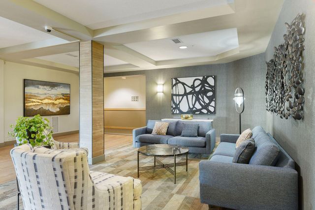 3640 Wooddale Avenue S 111, Saint Louis Park, MN 55416